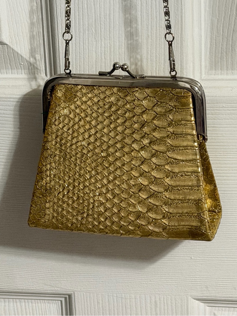 Vintage Gold Snakeskin Embossed Kiss Lock Clutch Shoulder Bag Chain Strap Purse